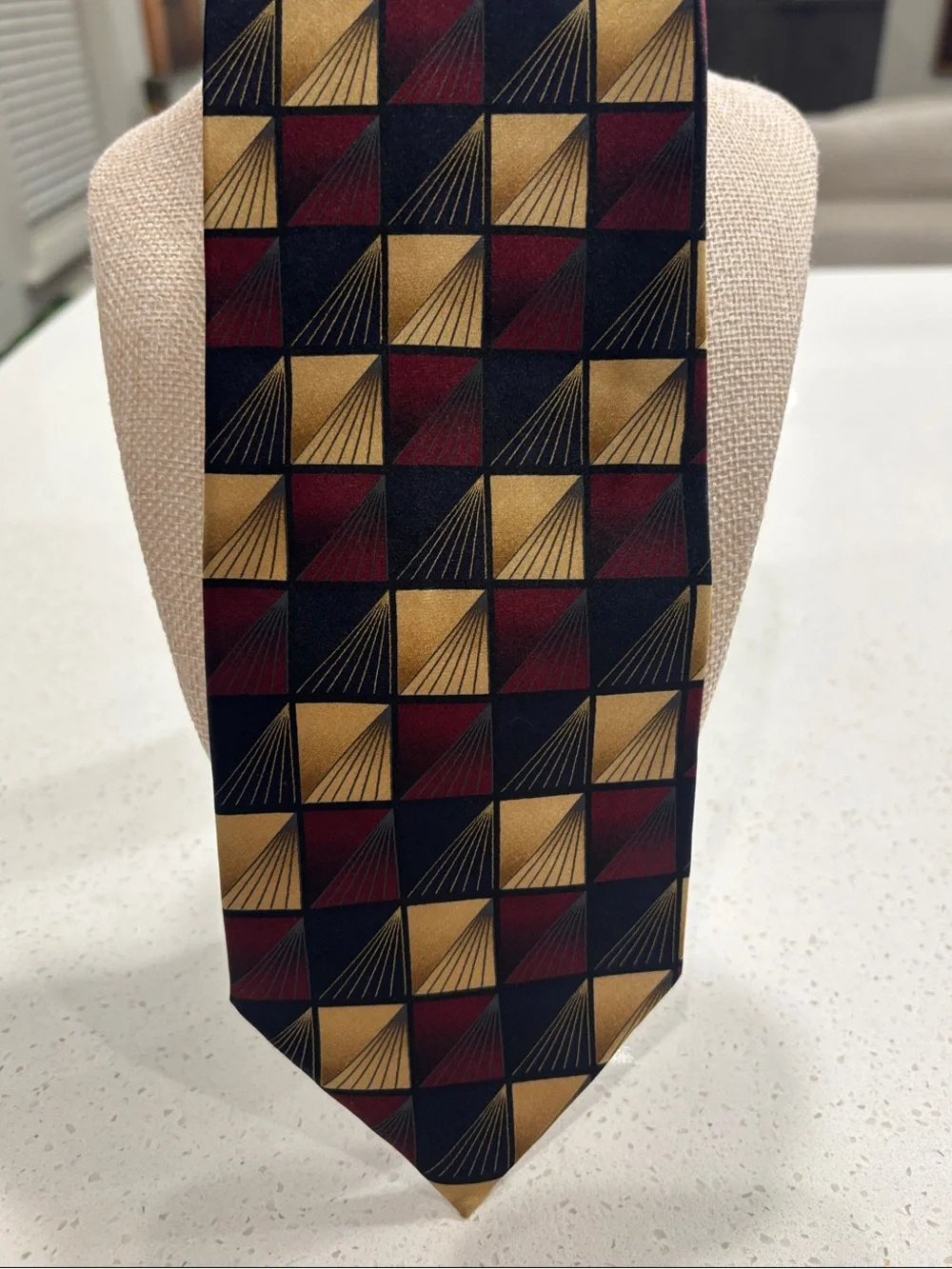 Men’s Geometric Silk Tie in Gold & Burgundy